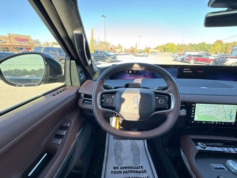 New 2025 Lincoln Navigator Reserve AWD/4WD image 14
