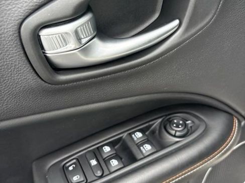 Used 2018 Jeep Compass Latitude w/ Popular Equipment Group image 22