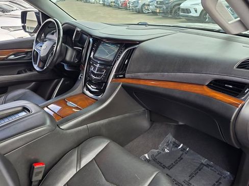 Used 2019 Cadillac Escalade Premium Luxury image 8
