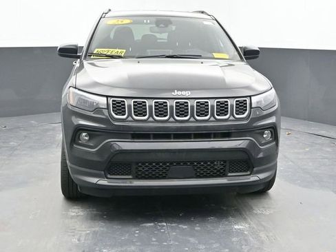 Used 2025 Jeep Compass Latitude image 4