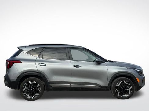 Used 2025 Kia Seltos SX image 2