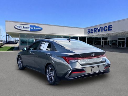 Certified 2025 Hyundai Elantra SEL FWD image 6