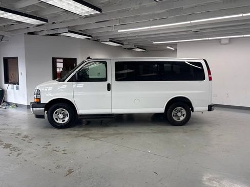 Used 2017 Chevrolet Express 3500 LT w/ LT Preferred Equipment Group RWD image 5