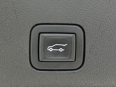 Used 2024 Chevrolet Suburban Premier image 35