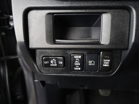 Used 2018 Toyota Tacoma TRD Sport AWD/4WD image 34