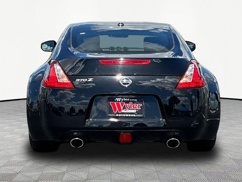 Used 2018 Nissan 370Z Touring RWD image 5