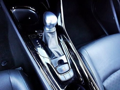 Used 2022 Toyota C-HR XLE image 30