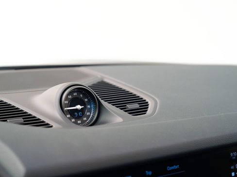 Used 2025 Porsche Cayenne S image 25