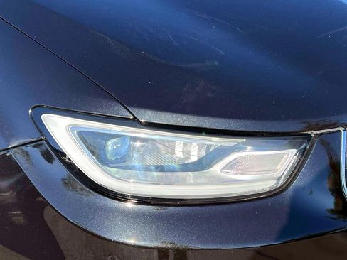 Used 2023 Chrysler Pacifica Touring-L image 8