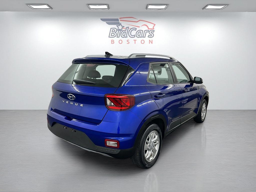 Used 2022 Hyundai Venue FWD image 4