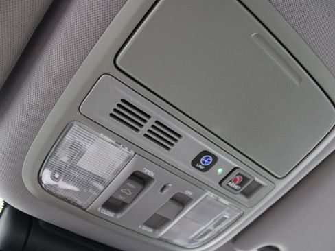 Used 2018 Honda Accord Touring image 19