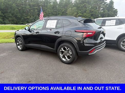 Used 2025 Chevrolet Trax LT FWD image 4