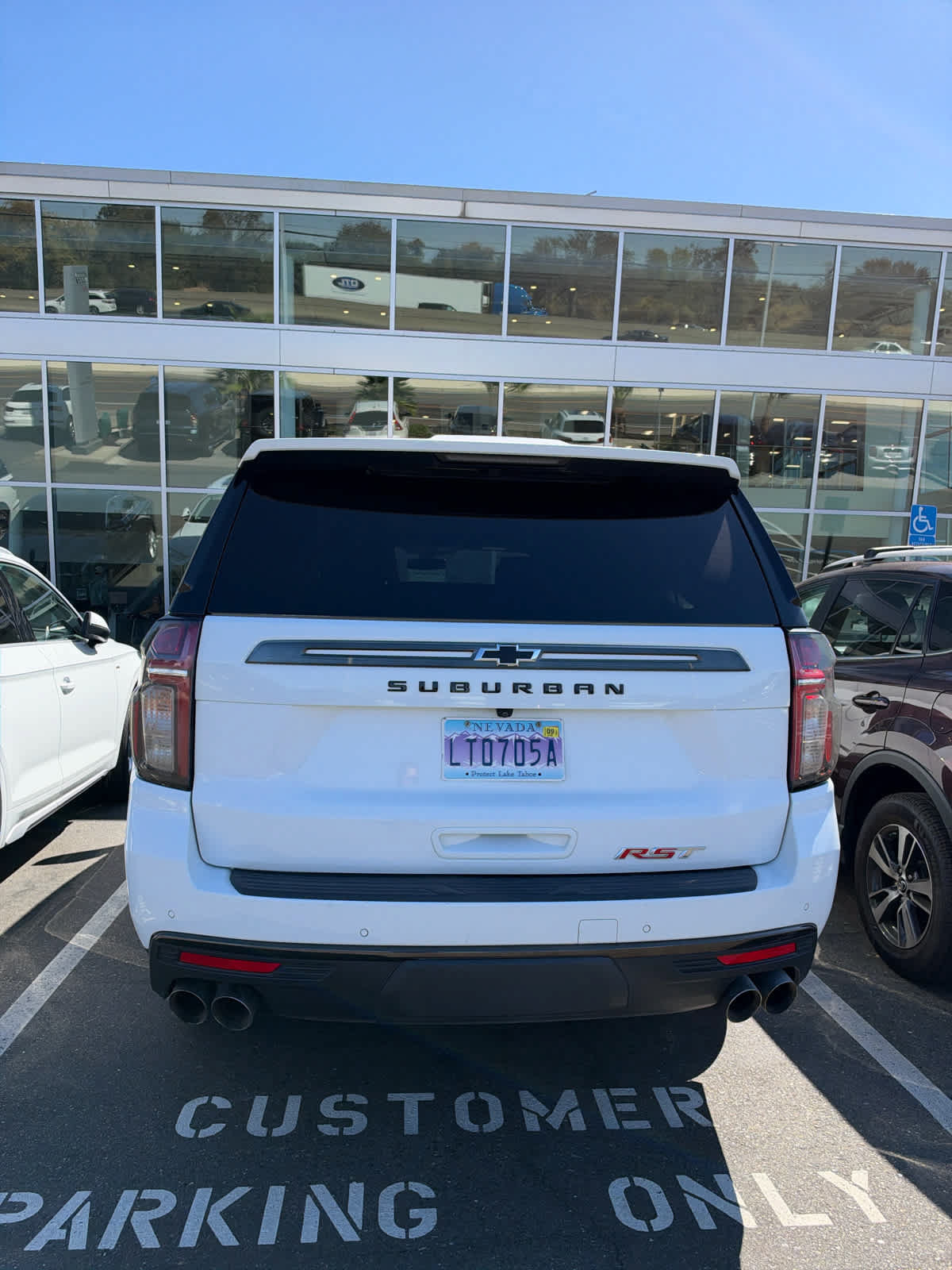 Used 2022 Chevrolet Suburban RST w/ Sport Performance Package AWD/4WD image 5