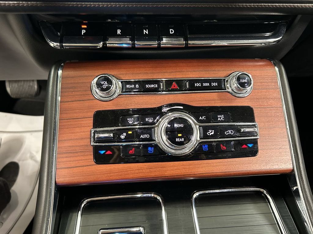Used 2021 Lincoln Aviator Reserve w/ Equipment Group 201A AWD/4WD image 17