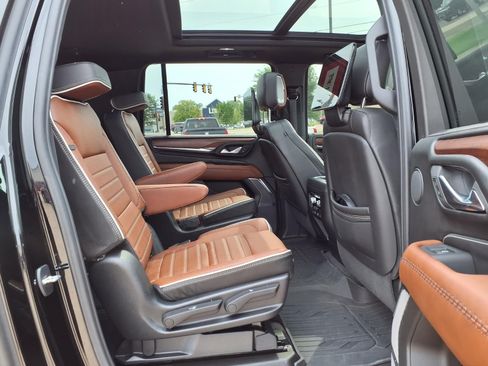 Used 2023 GMC Yukon XL Denali Ultimate AWD/4WD image 37