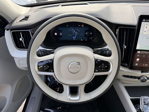 New 2026 Volvo XC60 B5 Ultra w/ Climate Package image 18