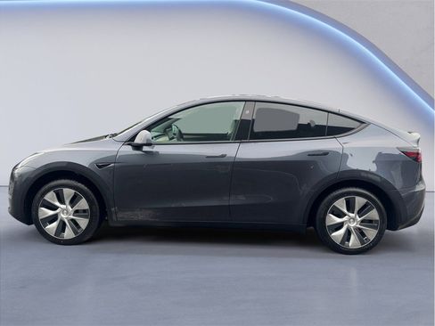 Used 2023 Tesla Model Y 2WD image 3