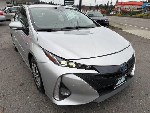 Used 2020 Toyota Prius Prime Limited image 11