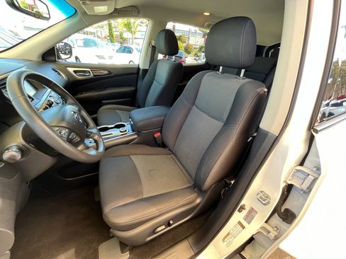 Used 2017 Nissan Pathfinder SV w/ Trailer Tow Package image 11