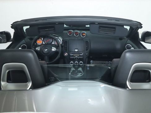 Used 2010 Nissan 370Z Roadster RWD image 22