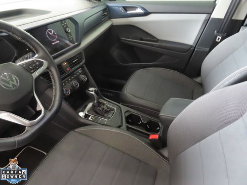 Used 2023 Volkswagen Taos SE w/ Panoramic Sunroof Package FWD image 22