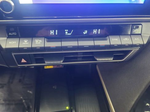 Used 2025 Toyota Camry LE image 34