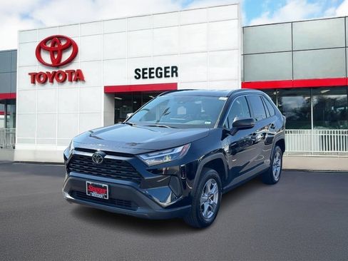 Certified 2025 Toyota RAV4 LE AWD/4WD image 11