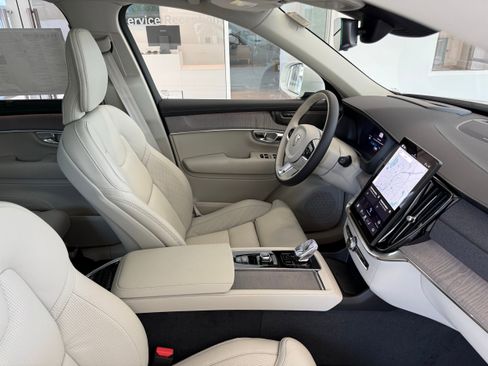 Used 2026 Volvo XC90 B6 Ultra w/ Protection Package image 30