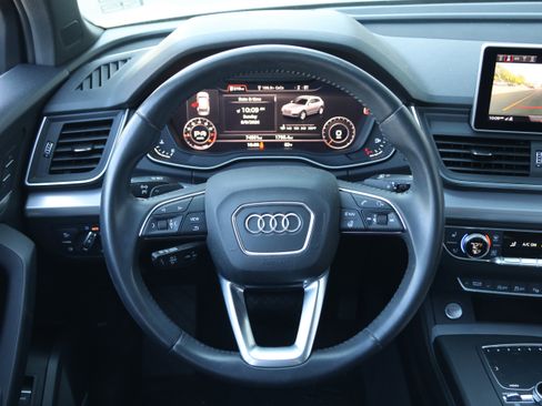 Used 2020 Audi Q5 2.0T Titanium Prestige w/ Prestige Package AWD/4WD image 17