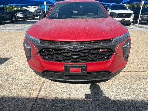 Used 2026 Chevrolet Trax RS FWD image 2
