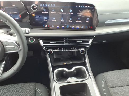 New 2026 Chevrolet Traverse LT w/ Driver Confidence Package FWD image 24