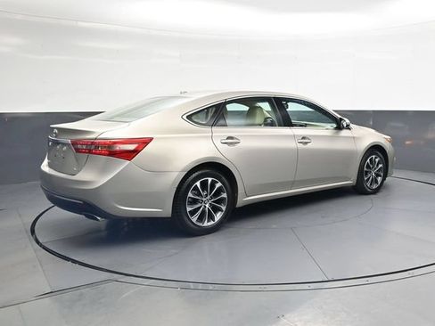 Used 2016 Toyota Avalon XLE Premium FWD image 4