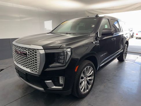 Used 2021 GMC Yukon XL Denali w/ Denali Premium Package AWD/4WD image 9