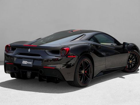 Used 2017 Ferrari 488 GTB RWD image 3