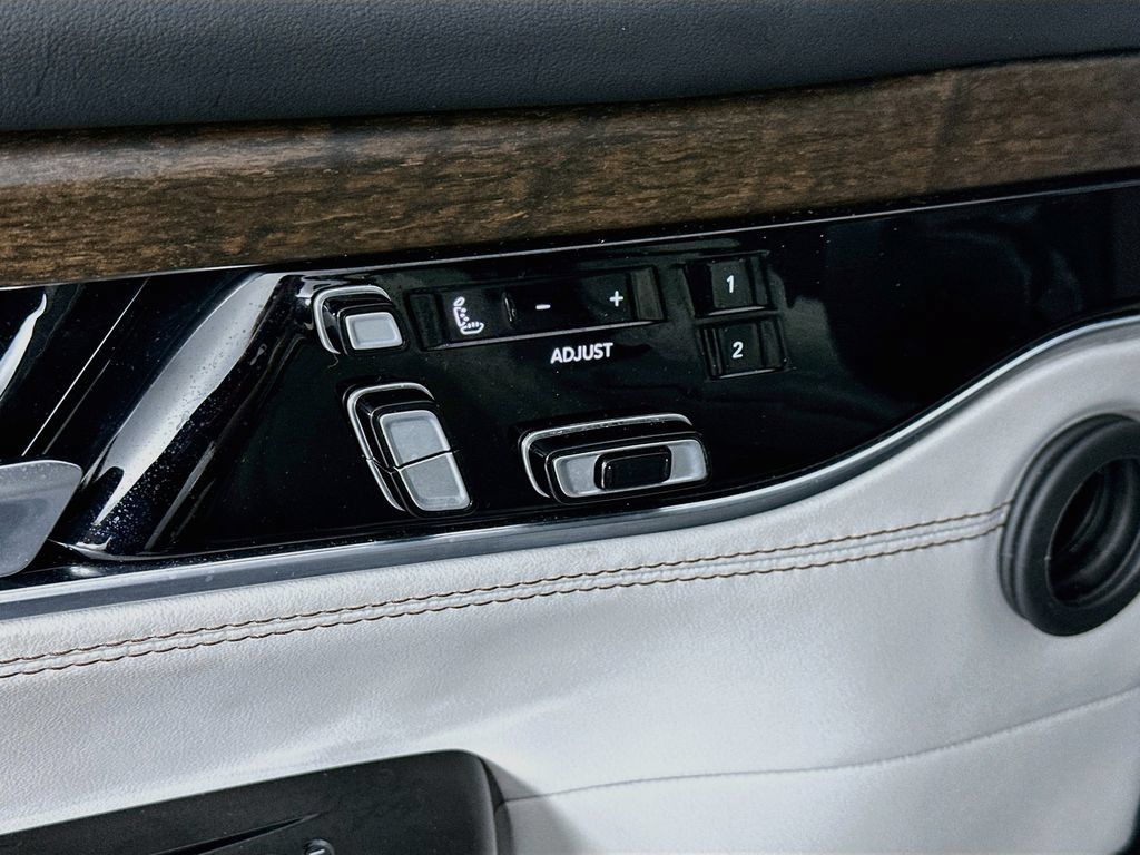 Used 2025 Jeep Grand Wagoneer 4WD w/ 8-Passenger Seating Package image 22