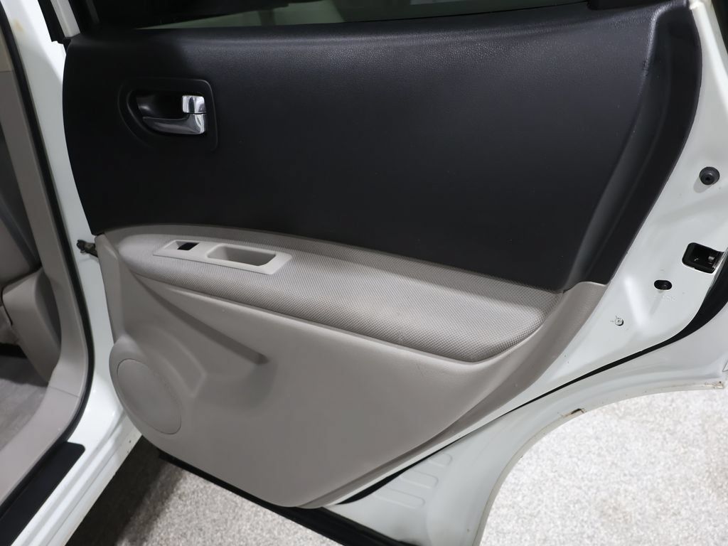 Used 2013 Nissan Rogue S AWD/4WD image 23