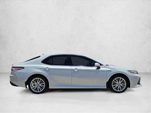 Used 2020 Toyota Camry XLE FWD image 4