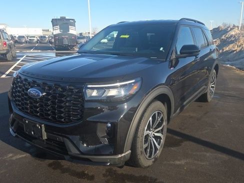 Used 2025 Ford Explorer ST-Line image 2