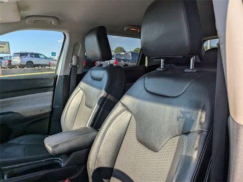 Used 2022 Jeep Compass Latitude image 12