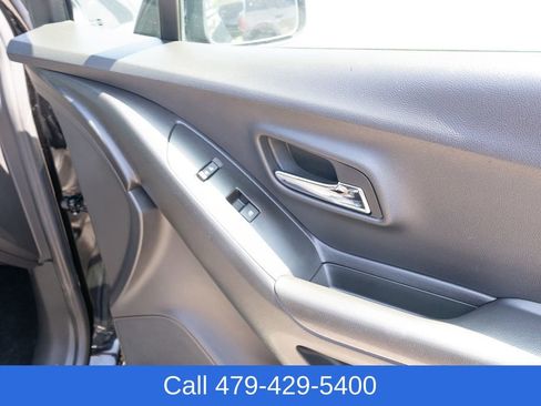 Used 2020 Chevrolet Trax LT w/ LT Convenience Package AWD/4WD image 46