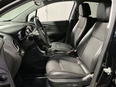 Used 2019 Chevrolet Trax LT w/ LT Convenience Package image 21