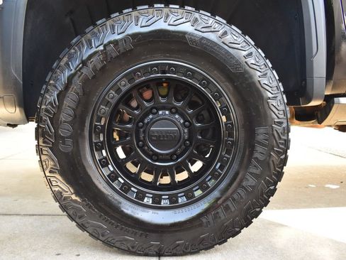 Used 2025 GMC Sierra 2500 AT4X AWD/4WD image 14