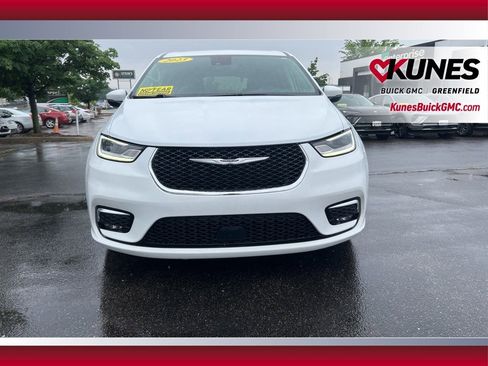 Used 2023 Chrysler Pacifica Touring-L FWD image 14