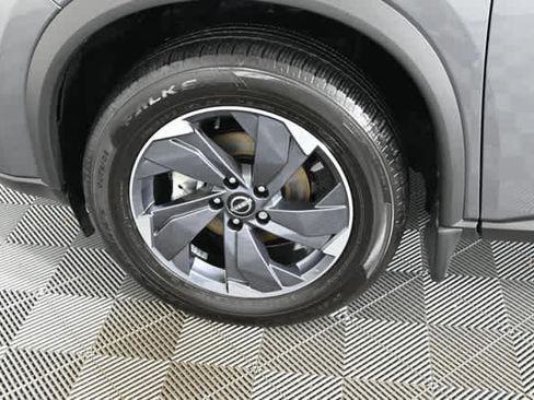 Used 2025 Nissan Rogue SV FWD image 30