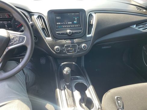 Used 2018 Chevrolet Malibu LT FWD image 13