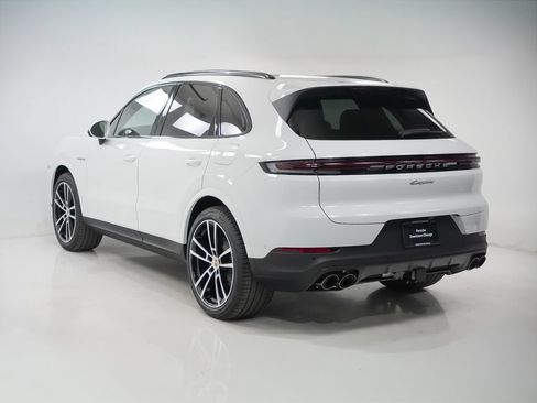 Certified 2026 Porsche Cayenne E-Hybrid AWD/4WD image 3