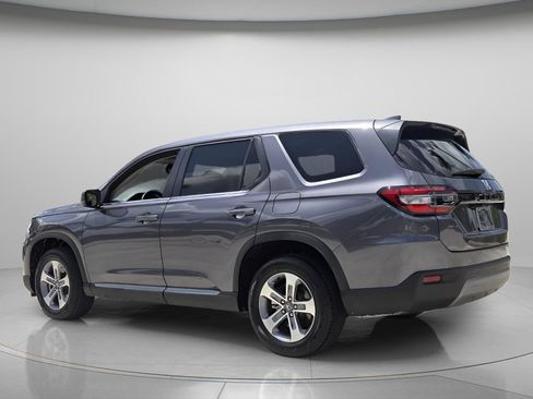 Used 2025 Honda Pilot EX-L image 8