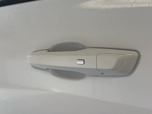 Used 2025 Chevrolet Equinox LT FWD image 12