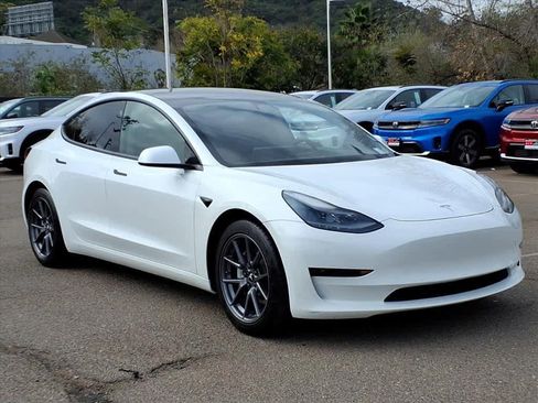 Used 2021 Tesla Model 3 Standard Range Plus image 3
