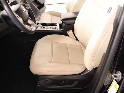 Used 2023 Ford Explorer Limited AWD/4WD image 12